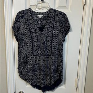 Lucky Brand Navy and White Printed V-Neck Top - Medium